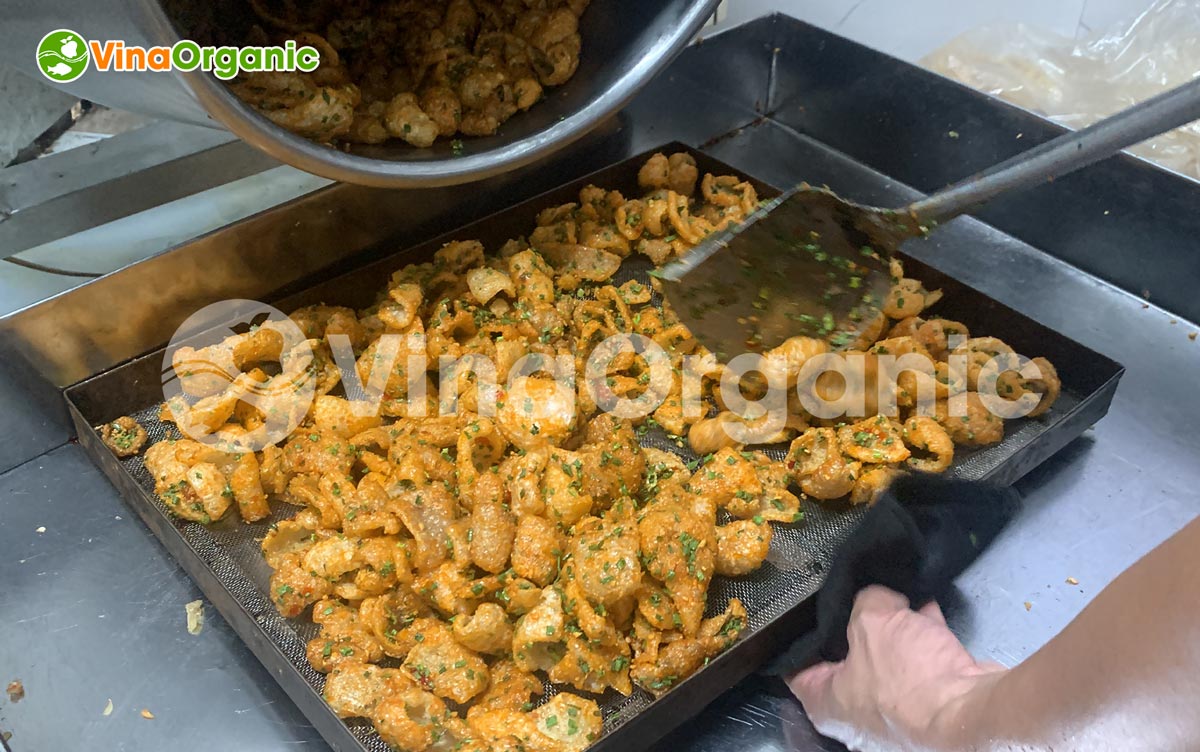 VinaOrganic chuyển giao công nghệ da heo chiên giòn và máy thiết bị sản xuất. Liên hệ ngay hotline Zalo 0938299798 – 0975299798.