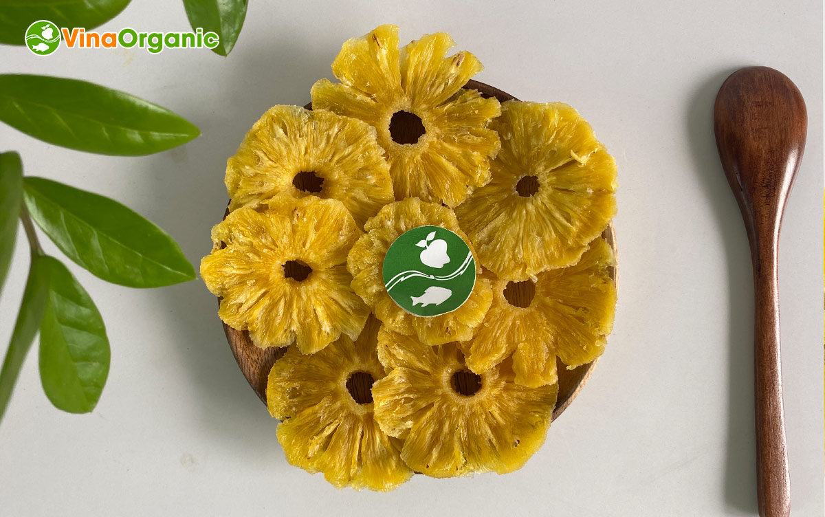 VinaOrganic cung cấp dây chuyền công nghệ sản xuất dứa sấy dẻo thơm ngon, chất lượng. Liên hệ Hotline 0938299798 - 0975299798.