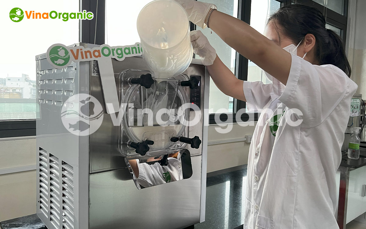Công nghệ sản xuất Sữa chua Hạ Long mềm mịn, không dăm đá, chua ngọt béo hài hoà, thơm ngon. Liên hệ 0975299798 - 0938299798 ngay!