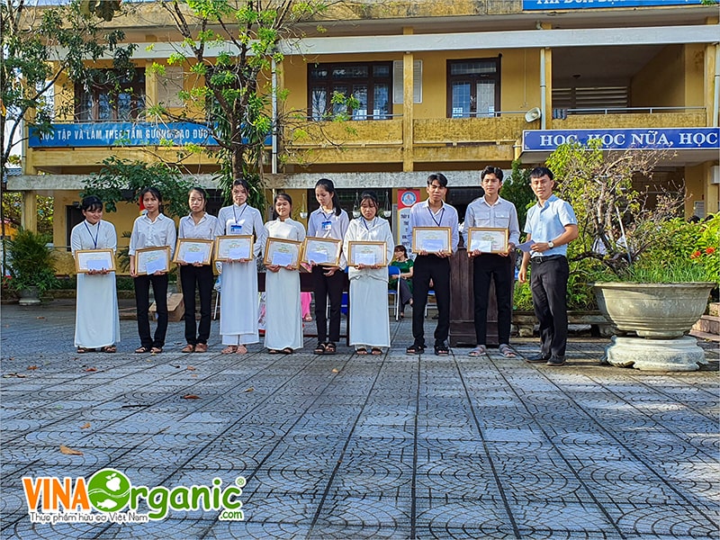 Với mong muốn được đồng hành và tiếp sức nâng bước cho các bạn học sinh có hoàn cảnh khó khăn vượt khó, hỗ trợ phần nào những khó khăn về