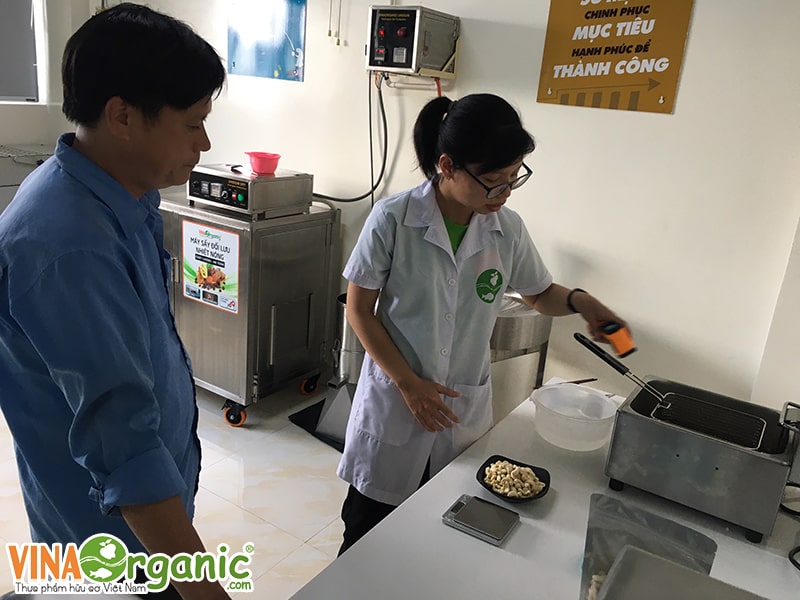 VinaOrganic chuyển giao công nghệ và máy thiết bị sản xuất hạt điều cháy tỏi. Hotline 0938299798 - 0975299798 - 0948299798 !!