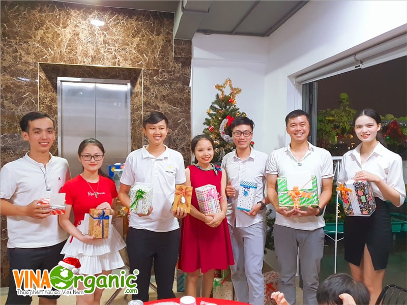 Một mùa Giáng sinh nữa lại đến, mọi nẻo đường đều ngập tràn không khí Noel với những hình ảnh quen thuộc của cây thông, ông già tuyết