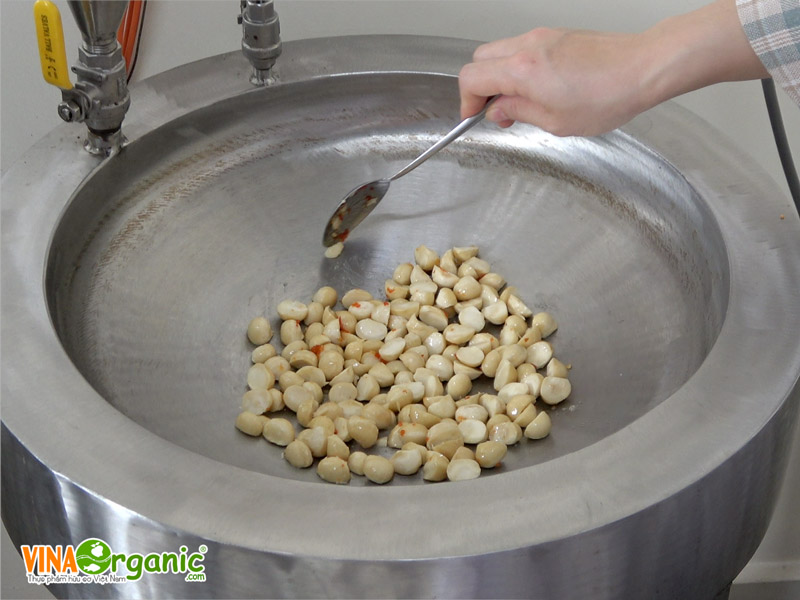 VinaOrganic chuyển giao công nghệ sản xuất hạt mắc ca cháy tỏi chất lượng cao. Hotline tư vấn 0938299798 - 0975299798 - 0948299798