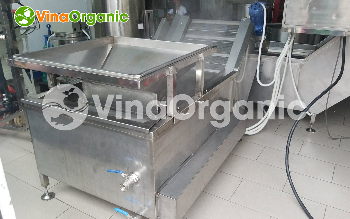 Máy chần băng tải model CBT-500 của VinaOrganic. Thiết bị chần thực phẩm hiện đại bật nhất hiện nay. Liên hệ Hotline: 0938299798 – 0975299798.