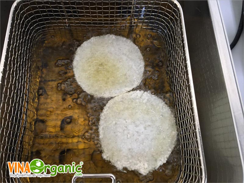 VinaOrganic chuyển giao công nghệ cơm cháy nước mắm và xôi chiên chất lượng cao. Hotline tư vấn 0938299798 - 0975299798 - 0948299798