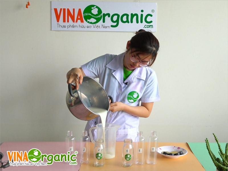 Hạt sen khô liệu có làm được sữa hạt sen hay không? 10 Sữa hạt sen là một trong những sản phẩm được yêu thích và tin dùng vì không những dồi dào dưỡng chất mà còn phù hợp với mọi lứa tuổi...