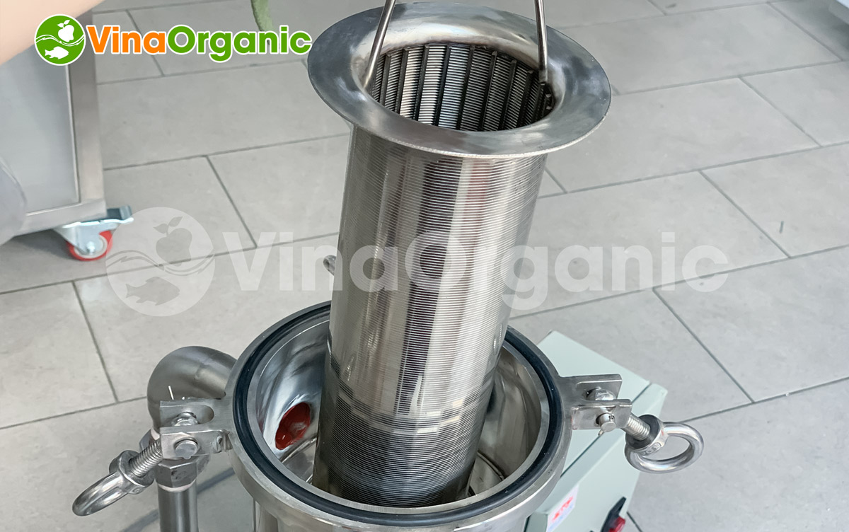 Cột lọc tinh là loại cột chịu áp, inox dày với lõi lọc là loại lõi inox chuyên dụng. Lõi lọc với cấp độ mặc định là 100um, có thể tuỳ biến với các loại lõi có cấp độ lọc tinh hơn tuỳ thuộc vào nhu cầu của bạn. Vì là lõi inox nên không cần thay thế mà chỉ cần vệ sinh sau mỗi lần sử dụng, giúp bạn tiết kiệm khá nhiều chi phí vận hành máy.