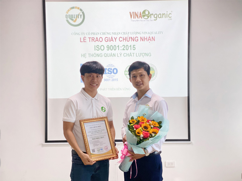 Trải qua quá trình xét duyệt và thẩm định ISO, chiều nay, tại trụ sở của VinaOrganic đã diễn ra buổi lễ trao giấy chứng nhận ISO 9001:2015...