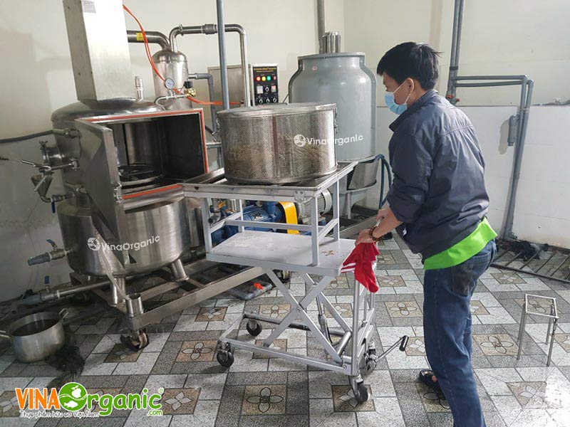 VinaOrganic đã nghiên cứu và hoàn thiện chuyển giao công nghệ chuối chiên chân không tại Hưng Yên. Cùng nhìn lại hình ảnh này nhé!