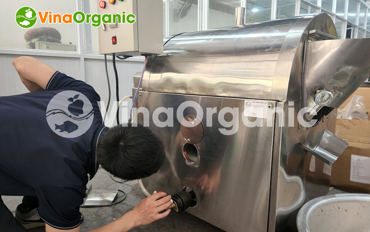 VinaOrganic đã và đang cung cấp nhiều dự án máy rang hạt cho khách hàng. Cùng tìm hiểu quá trình bàn giao máy rang hạt ngũ cốc tại Bình Tân nhé!