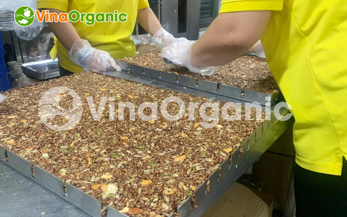 Sản phẩm thanh gạo lứt rong biển theo công nghệ VinaOrganic