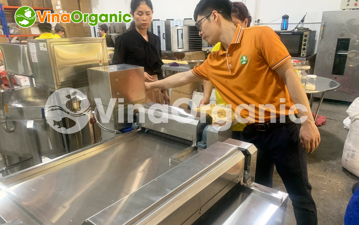 Đầu tư công nghệ Thanh cốm gạo lứt chà bông thì cần những thiết bị nào nhỉ? Cùng VinaOrganic điểm qua dây chuyền sản xuất tại Tân Phú nhé!