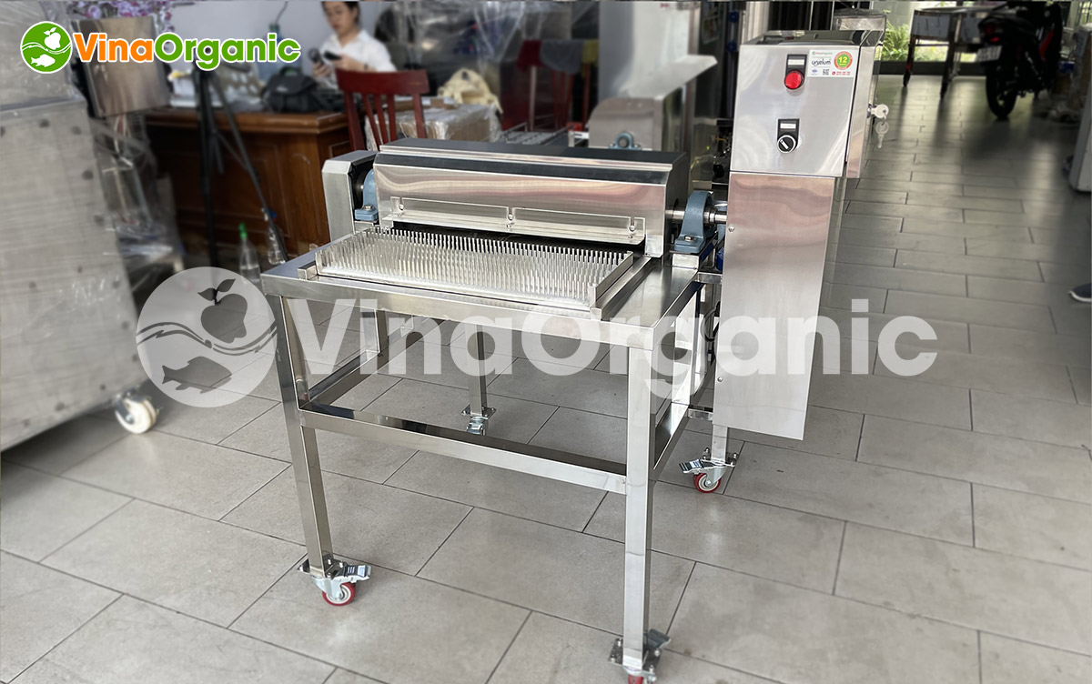VinaOrganic cung cấp máy cắt kẹo xoắn khoanh MCK-XK13 (mâm cắt 20x55cm), full inox 304, cắt đều và nhanh. Hotline/Zalo: 0938299798 - 0975299798