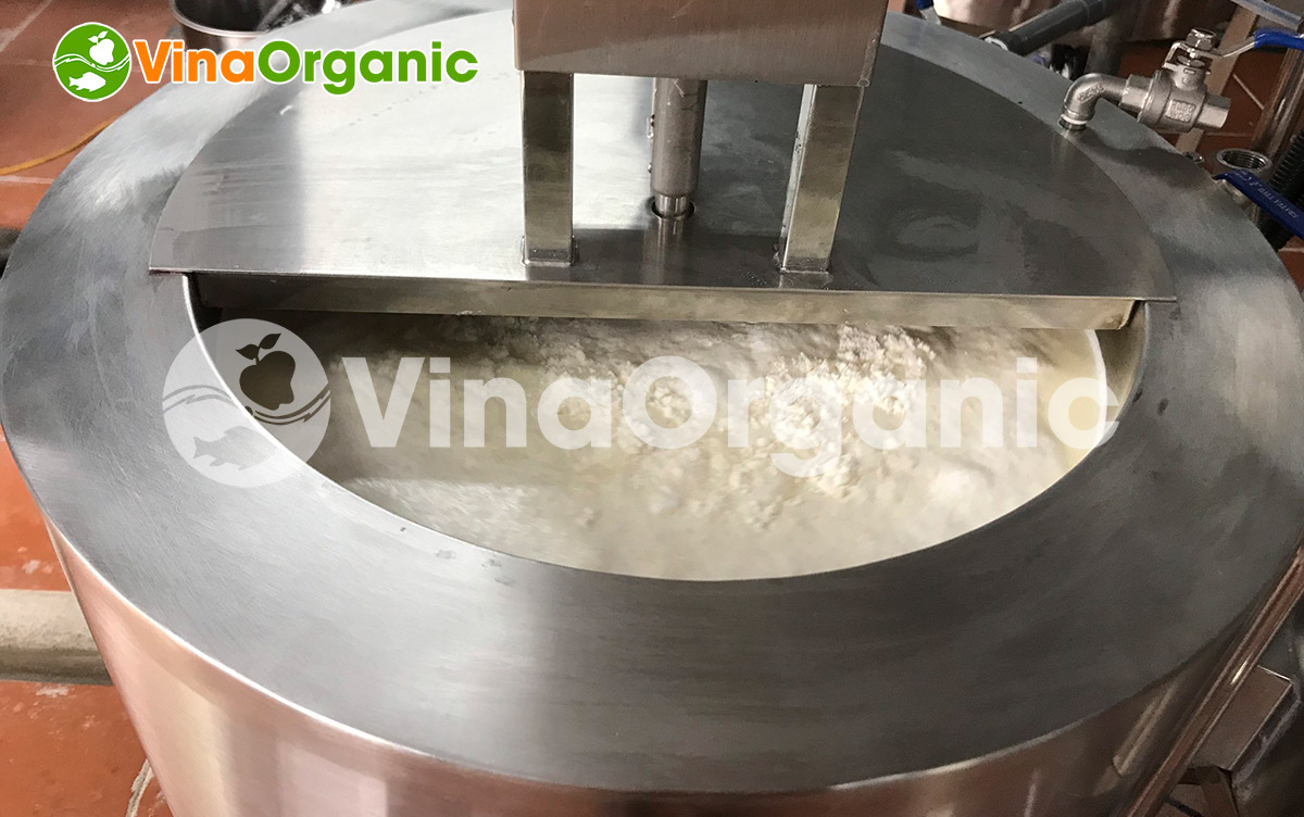 VinaOrganic tiếp tục hành trình hỗ trợ các doanh nghiệp lắp đặt dây chuyền sản xuất sữa hạt sen 50L cho khách hàng tại xưởng.