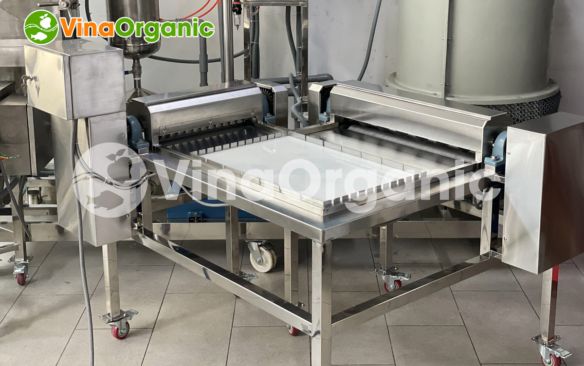 VinaOrganic cung cấp máy cắt kẹo dẻo MCK46-11 (mâm cắt 40x60cm), full inox 304, cắt nhanh, kẹo đẹp, cắt đa năng. Hotline/Zalo: 0938299798 - 0975299798