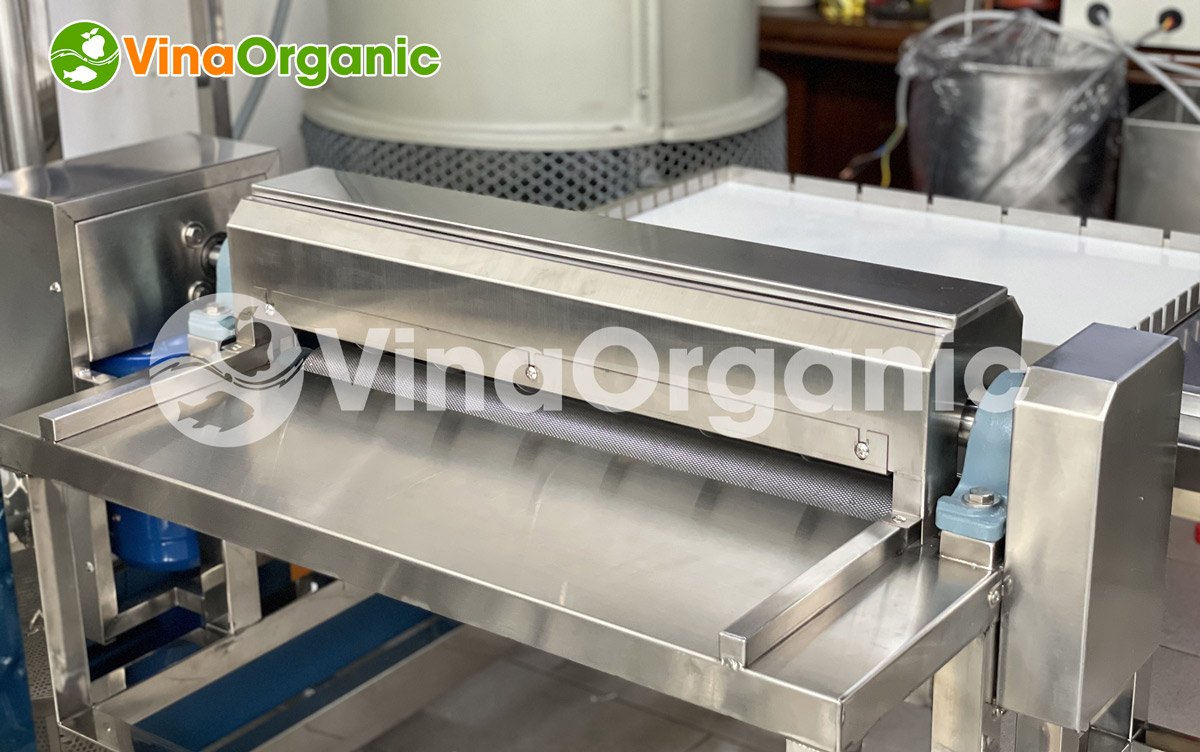 VinaOrganic cung cấp máy cắt kẹo MCK46 (mâm cắt 40x60cm), cắt nhanh, cắt đa năng. LH Hotline/Zalo: 0938299798 - 0975299798 để được tư vấn!