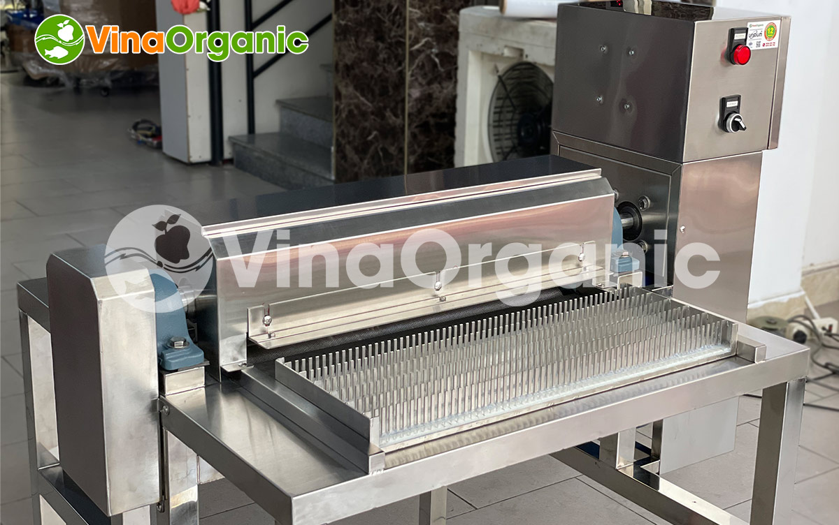 VinaOrganic cung cấp máy cắt kẹo xoắn khoanh MCK-XK13 (mâm cắt 20x55cm), full inox 304, cắt đều và nhanh. Hotline/Zalo: 0938299798 - 0975299798