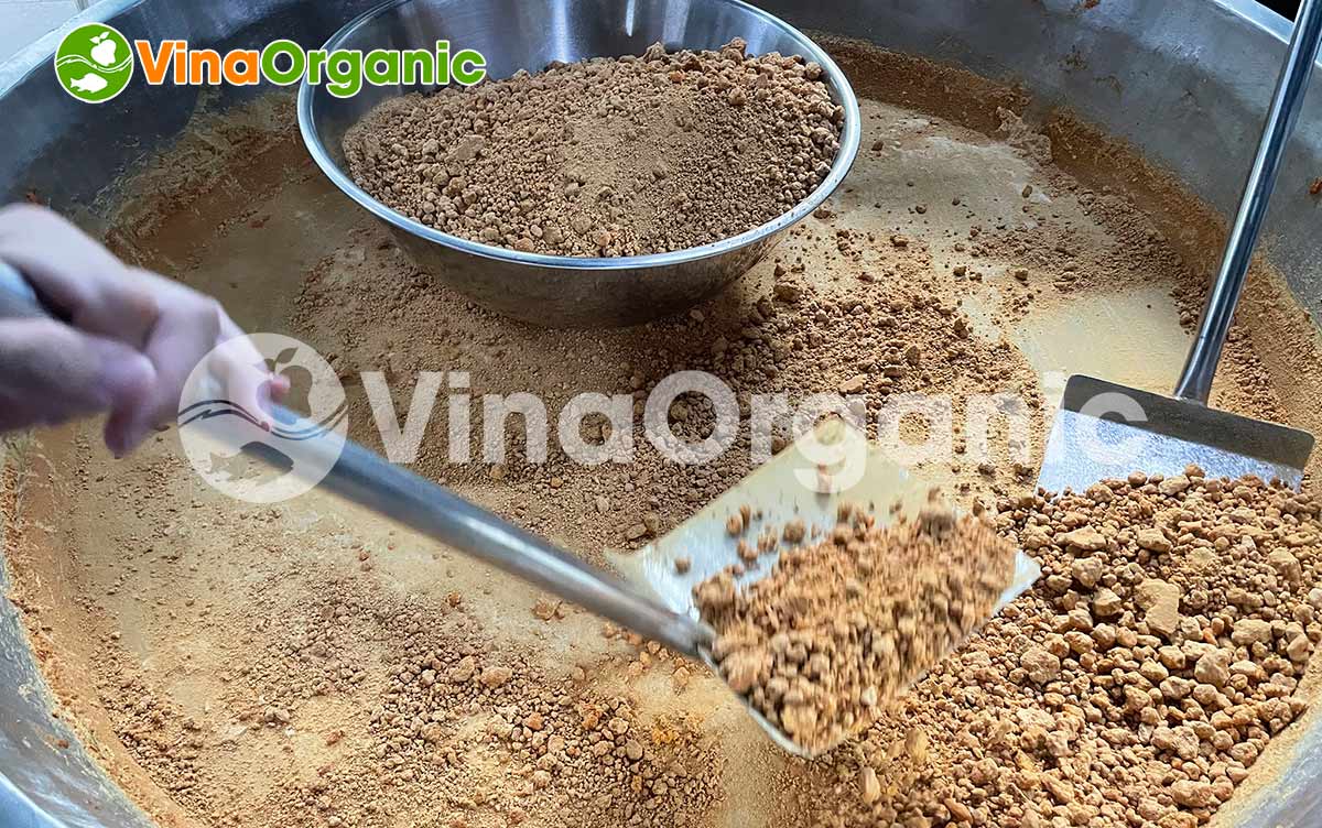 Một trong những đặc sản của Tây Ninh là muối ớt. Cùng VinaOrganic tìm hiểu cách làm muối ớt Tây Ninh hạt lớn với Quy trình cực đơn giản nhé!