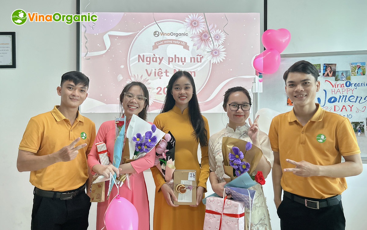 Chào mừng Ngày Phụ nữ Việt Nam, VinaOrganic chúc tất cả các bà, các mẹ, các cô, các chị, các em luôn xinh đẹp, thành công và hạnh phúc.