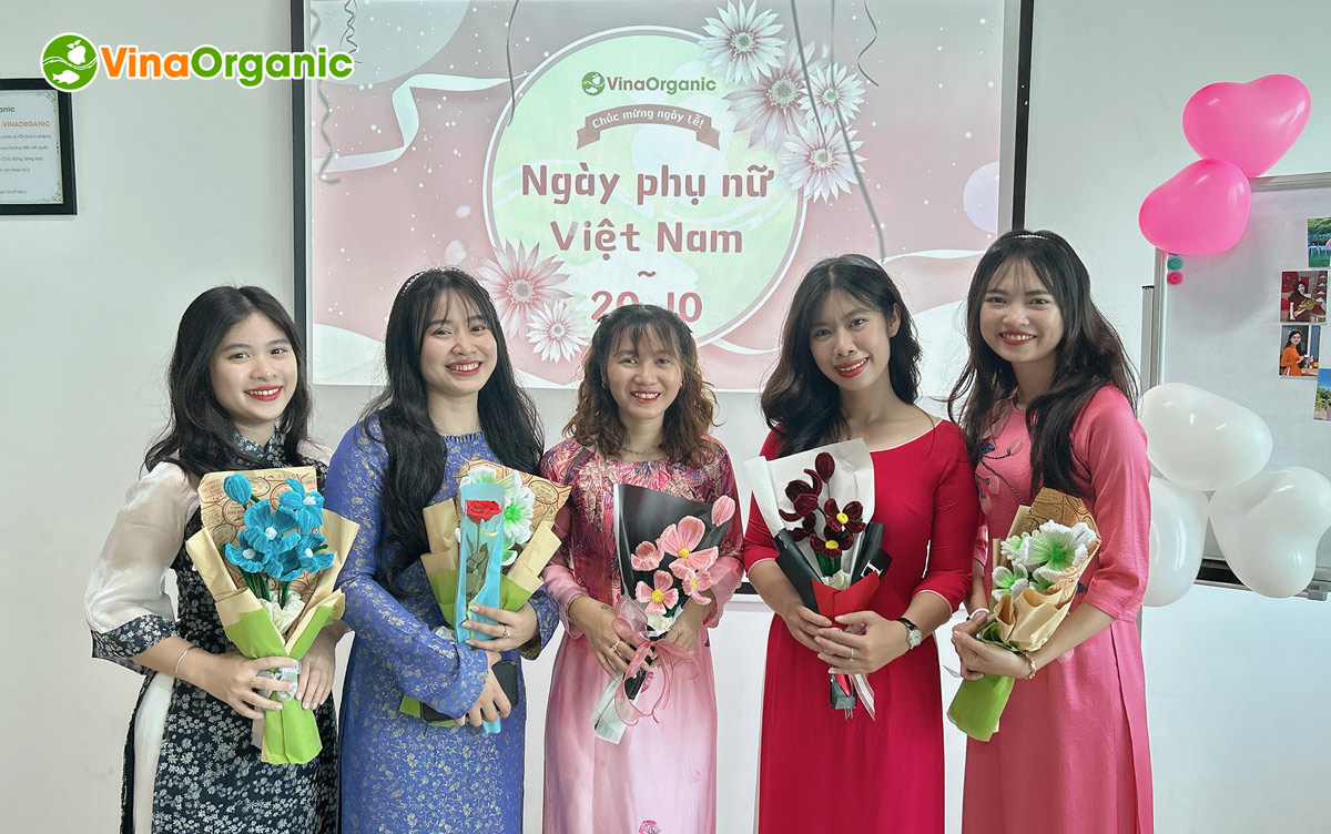 Chào mừng Ngày Phụ nữ Việt Nam, VinaOrganic chúc tất cả các bà, các mẹ, các cô, các chị, các em luôn xinh đẹp, thành công và hạnh phúc.