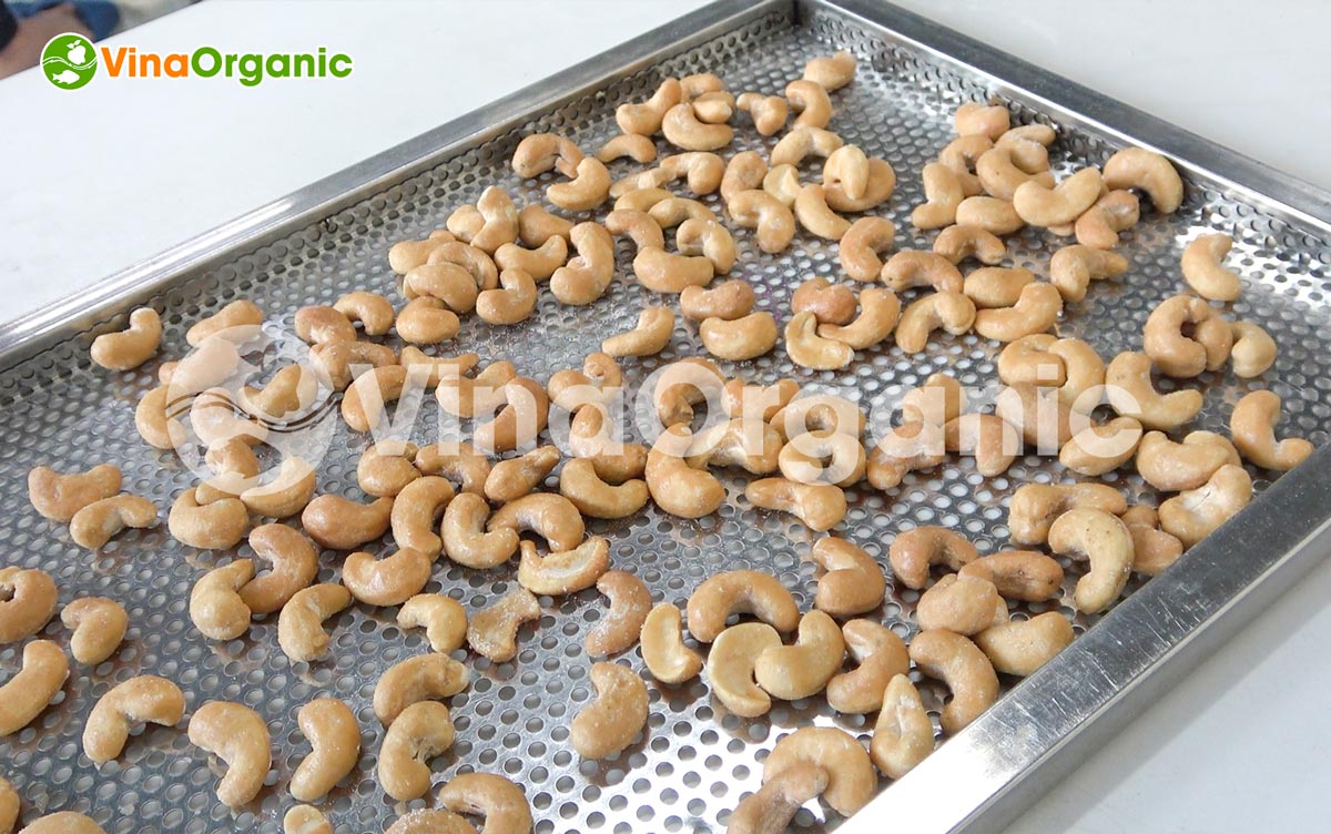 VinaOrganic chuyển giao công nghệ hạt điều caramel chuẩn hóa, dễ thực hiện. Liên hệ ngay Hotline/Zalo: 0938299798 – 0975299798.