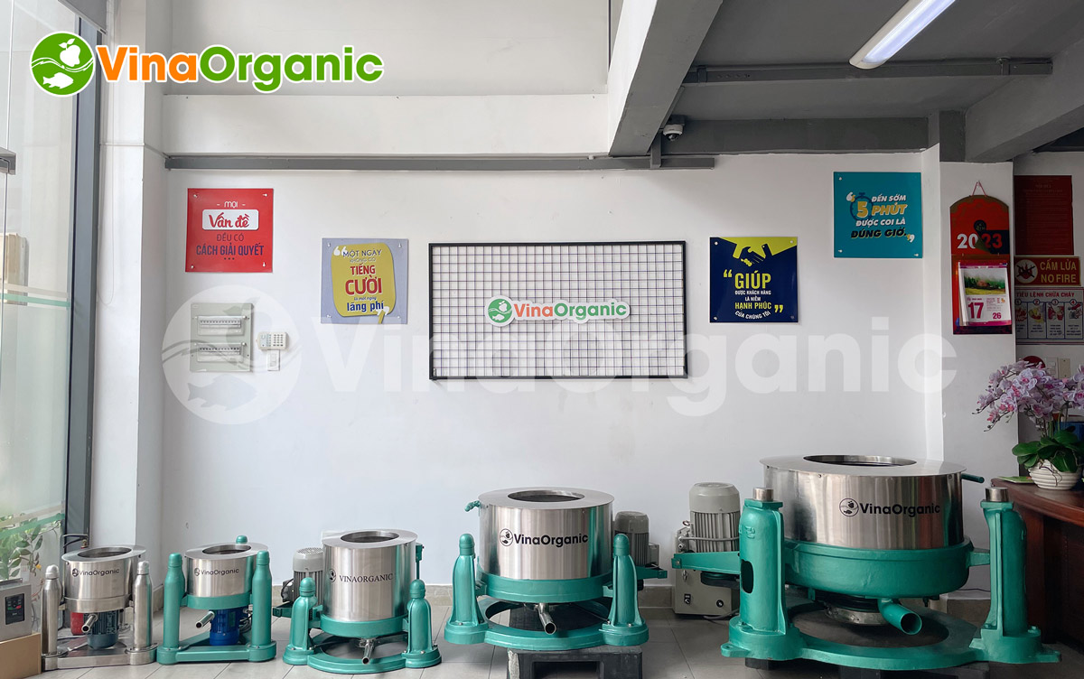 Hạt sen được biết đến là loại thực phẩm giàu dinh dưỡng. Hạt sen sấy giòn là một trong những sản phẩm hạt sen dinh dưỡng và độc đáo.