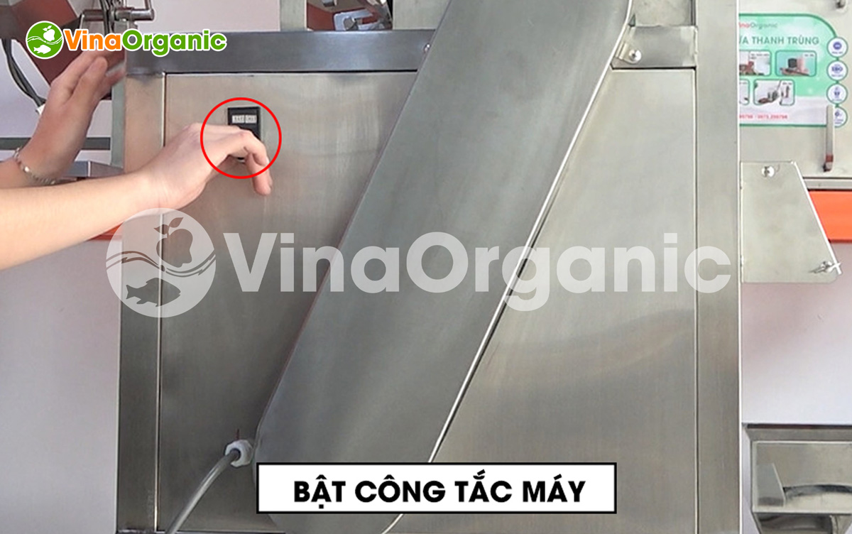 Máy xé sợi thịt số 1 Việt Nam của VinaOrganic giúp xé nhỏ các xớ thịt để làm chà bông, ruốc hay khô gà, khô bò, khô heo vừa nhanh vừa hiệu quả