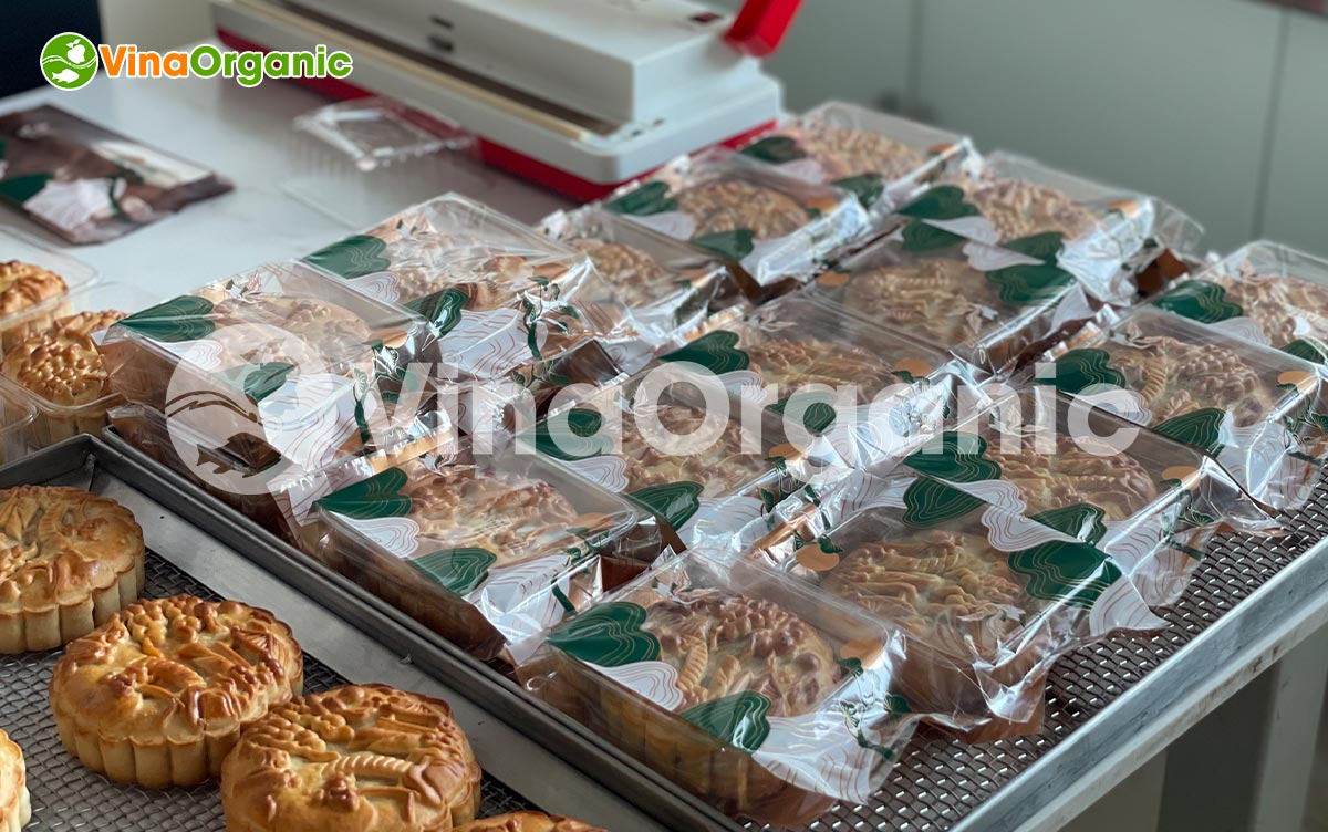 VinaOrganic cung cấp dây chuyền sản xuất bánh trung thu mềm dẻo, vỏ bánh không nứt vỡ, thơm ngon. Liên hệ Hotline: 0975299798 - 0938299798.