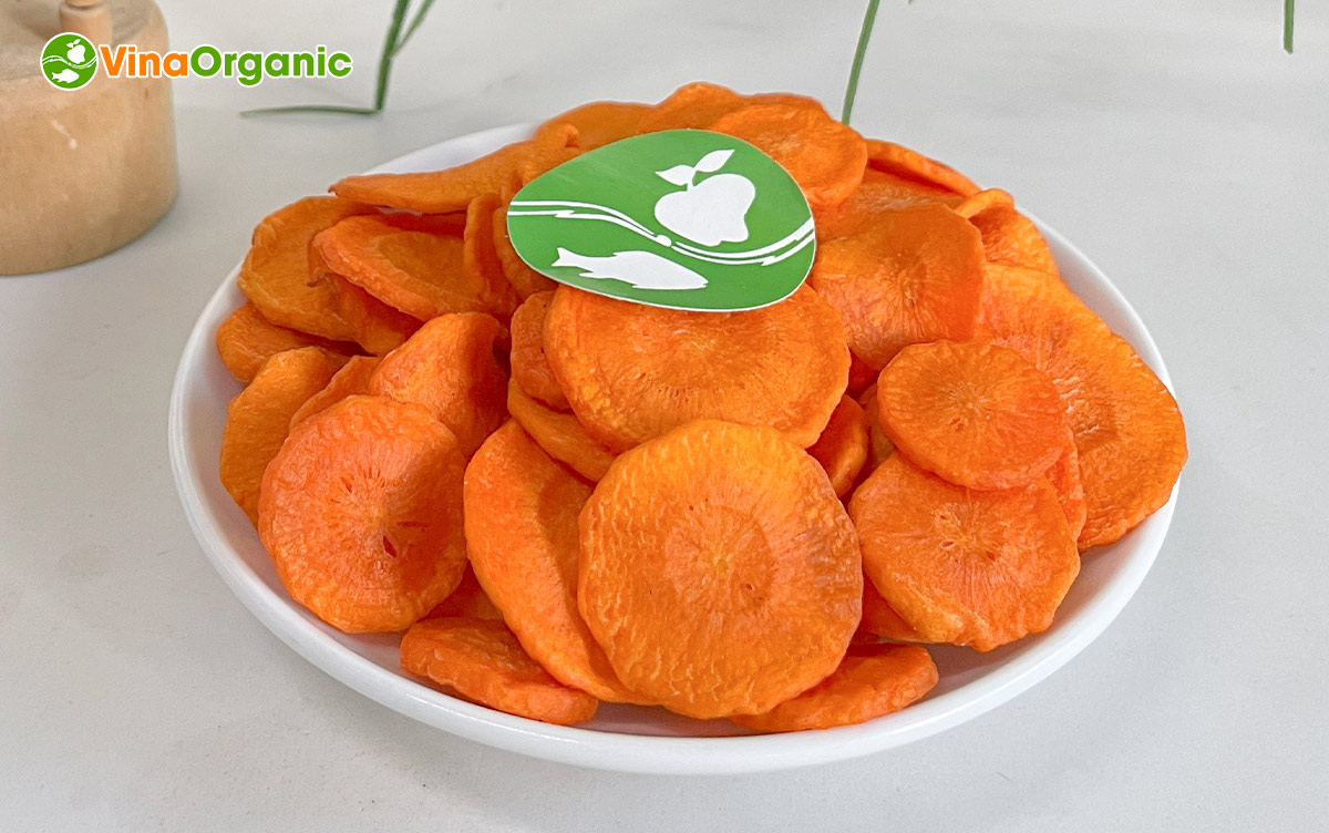 VinaOrganic chuyển giao công nghệ và máy thiết bị chiên chân không, sản xuất cà rốt sấy giòn thơm ngon, hấp dẫn. Liên hệ Hotline 0975299798 - 0938299798.