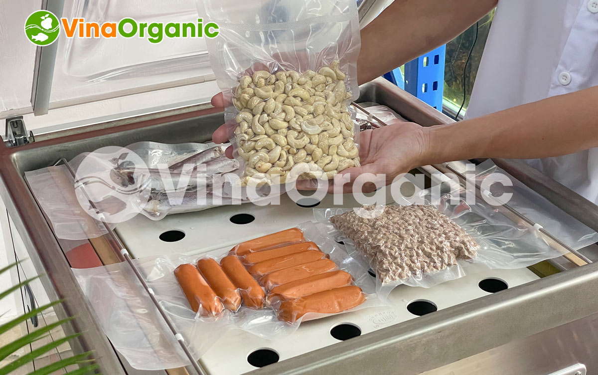 Máy đóng gói hút chân không model HCK500, đóng gói hút chân không đa dạng thực phẩm. Liên hệ Hotline/Zalo 0938299798 - 0975299798.