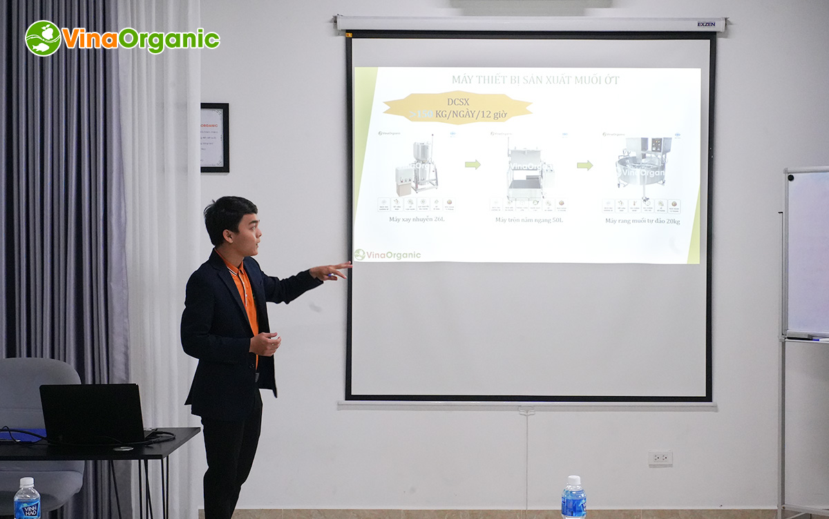 Đến với Khóa học Công nghệ sẽ được chuyên gia VinaOrganic giúp anh chị giải quyết các khó khăn trong sản xuất Muối ớt sấy mọi quy mô...