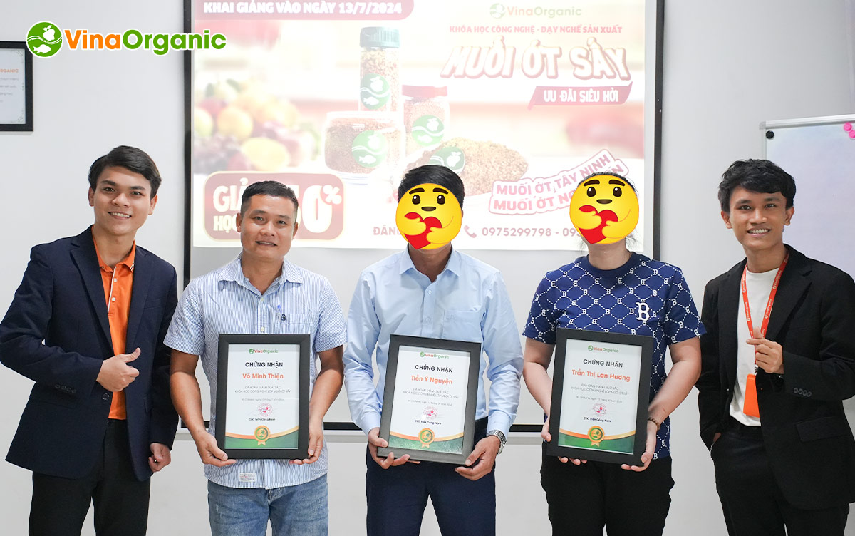 Đến với Khóa học Công nghệ sẽ được chuyên gia VinaOrganic giúp anh chị giải quyết các khó khăn trong sản xuất Muối ớt sấy mọi quy mô...