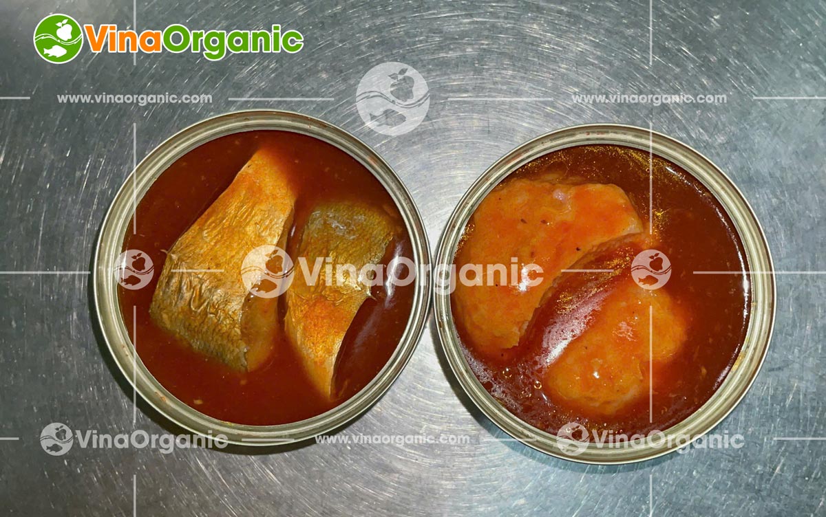 Công nghệ sản xuất cá xốt cà đóng hộp VinaOrganic đảm bảo thịt cá có độ dai chắc vừa phải, không bị nát hay quá mềm. Liên hệ 0975299798 - 0938299798 ngay!