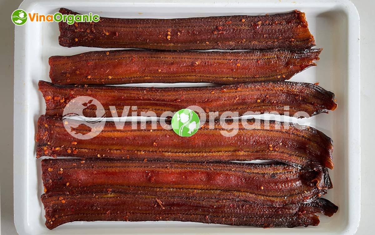 Công nghệ sản xuất lươn sấy khô từ VinaOrganic giúp đảm bảo thành phẩm đạt độ dai dẻo, không bị khô cứng. Liên hệ 0975299798 - 0938299798 ngay!