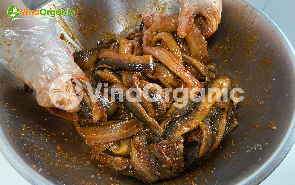 Công nghệ sản xuất lươn sấy khô từ VinaOrganic giúp đảm bảo thành phẩm đạt độ dai dẻo, không bị khô cứng. Liên hệ 0975299798 - 0938299798 ngay!