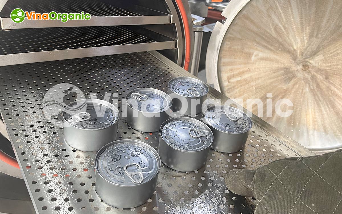 VinaOrganic chuyển giao công nghệ và máy sản xuất Tôm xốt tiệt trùng đóng hộp chất lượng cao. Liên hệ ngay. Hotline Zalo 0938299798 – 0975299798.