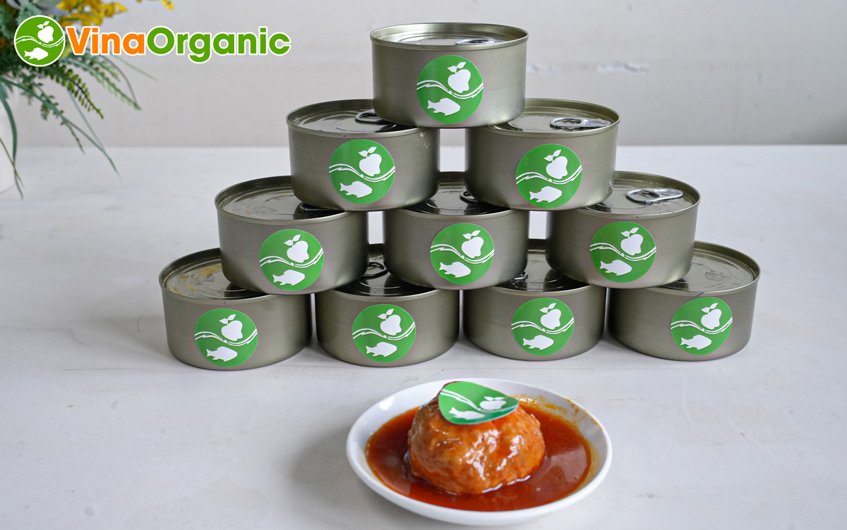 Công nghệ sản xuất xíu mại xốt cà đóng hộp VinaOrganic đảm bảo thịt có độ mềm dai, hương vị mặn ngọt hài hoà. Liên hệ 0975299798 - 0938299798 ngay!