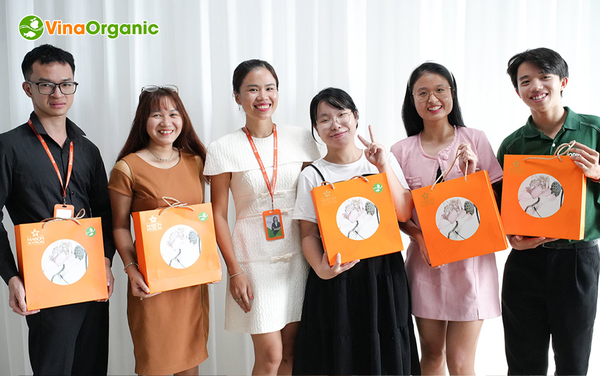 VinaOrganic xin kính chúc toàn thể cán bộ nhân viên, quý khách hàng và đối tác một mùa Trung Thu tràn đầy hạnh phúc bên những người thân yêu.