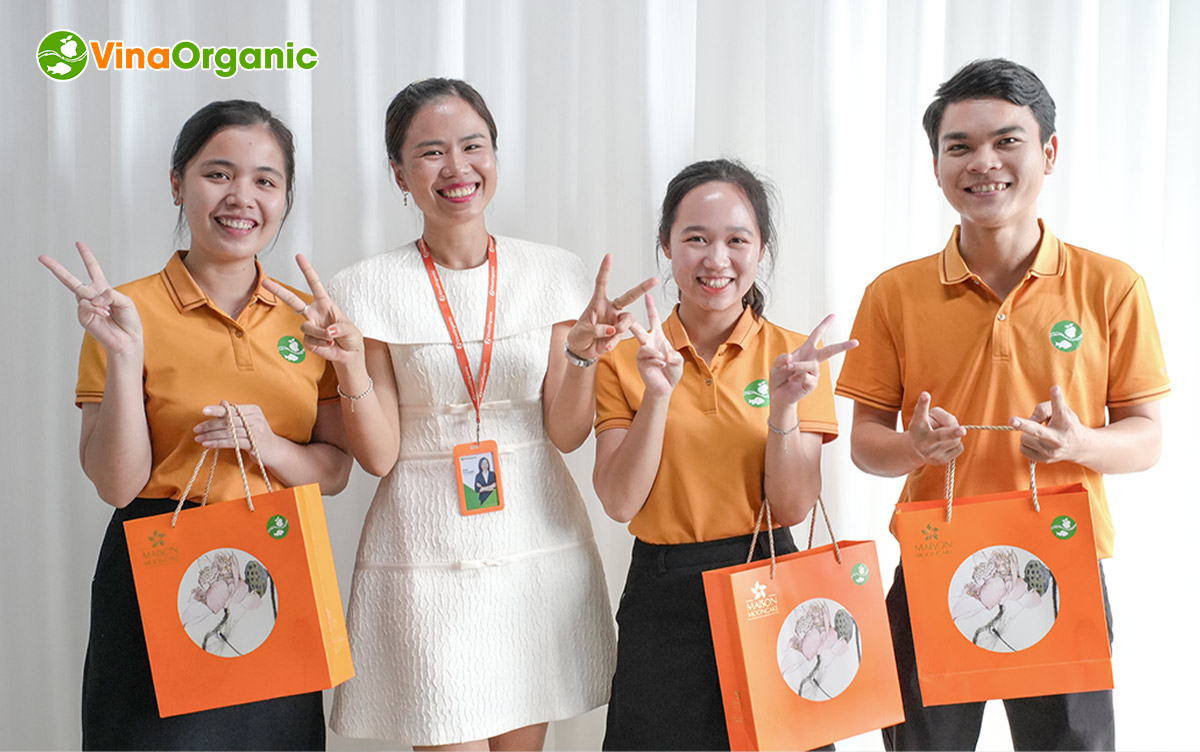 VinaOrganic xin kính chúc toàn thể cán bộ nhân viên, quý khách hàng và đối tác một mùa Trung Thu tràn đầy hạnh phúc bên những người thân yêu.
