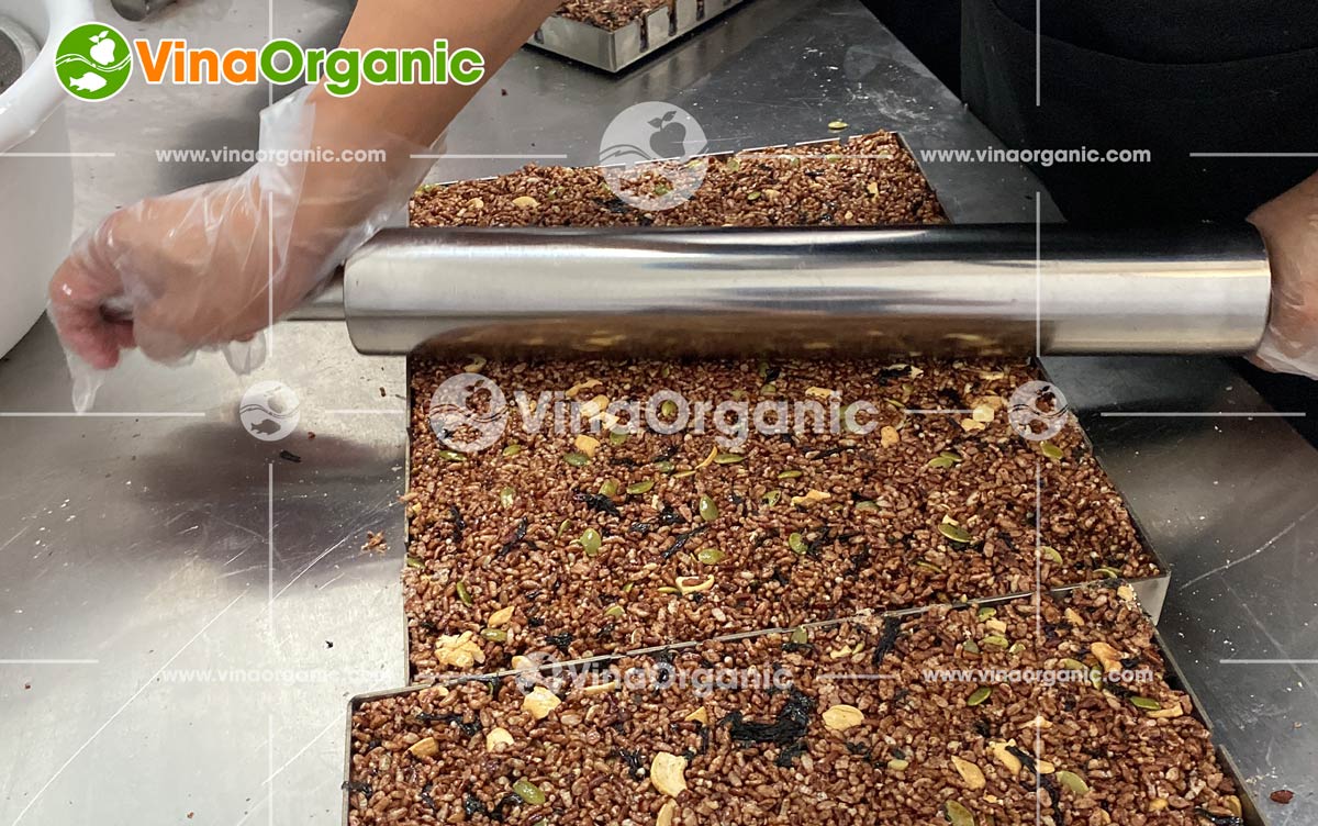 VinaOrganic đã bàn giao dây chuyền máy thiết bị và chuyển giao công nghệ làm thanh cốm gạo lứt chất luợng cao đến khách hàng tại Hà Nội....