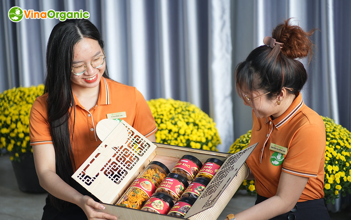 Không khí Tết tại VinaOrganic lại rộn ràng hơn bao giờ hết, đây là dịp để gửi lời tri ân đến những người đã đồng hành cùng công ty.