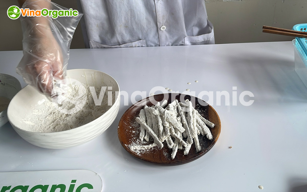 VinaOrganic chuyển giao công nghệ và máy thiết bị sản xuất xương lươn áo bột chiên chân không giòn rụm, thơm ngon. Gọi ngay hotline 0975299798 - 0938299798.