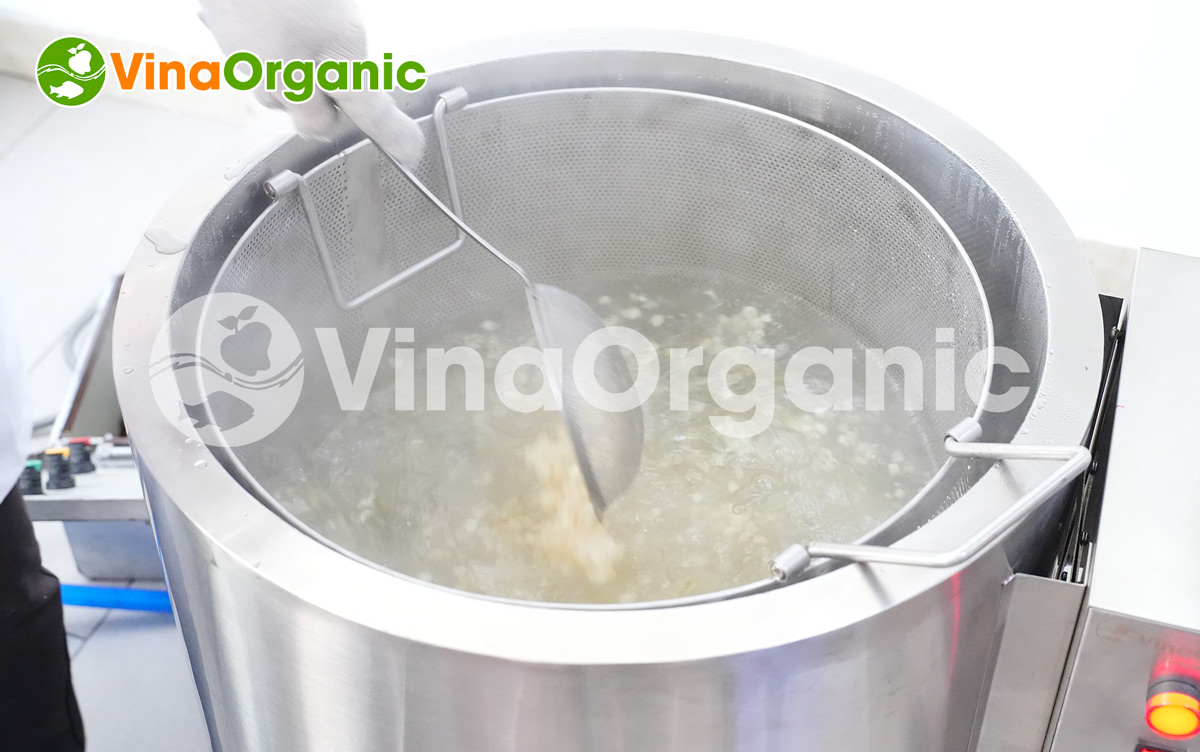 VinaOrganic cung cấp dây chuyền sản xuất trân châu củ năng dai giòn, năng suất cao, uy tín chất lượng. Liên hệ Hotline/zalo 0975299798 - 0938299798.
