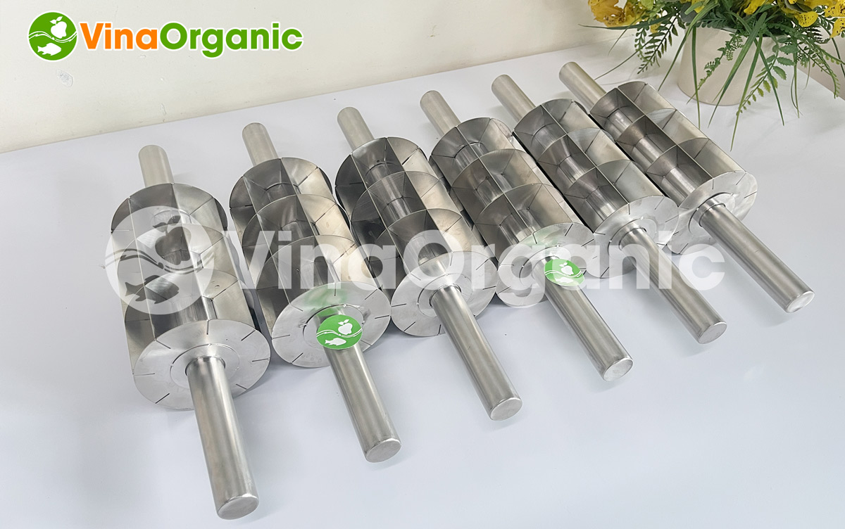 Dao cắt bánh mầm gạo lứt model DAO-CBM của VinaOrganic. Được làm từ inox 304 bền, vững chắc, chịu lực,.. Hotline 0938.299.798 - 0975.299.798.