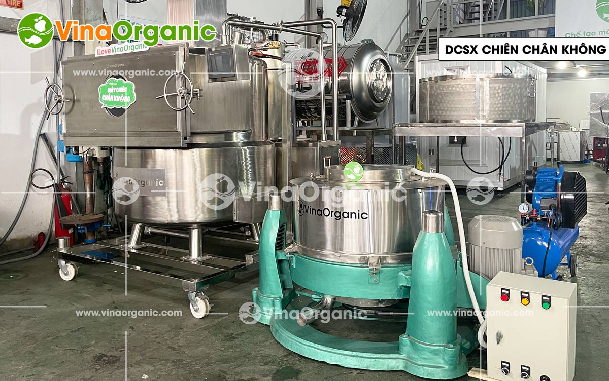 Máy chiên chân không 3kg của VinaOrganic là giải pháp lý tưởng cho các cơ sở sản xuất quy mô nhỏ hoặc các doanh nghiệp muốn thử nghiệm sản phẩm chiên chân không. Với công suất mẻ 3kg, máy giúp sản xuất ra các sản phẩm giòn tan, giữ trọn hương vị và dinh dưỡng tự nhiên của nguyên liệu nhờ công nghệ chiên trong môi trường chân không.