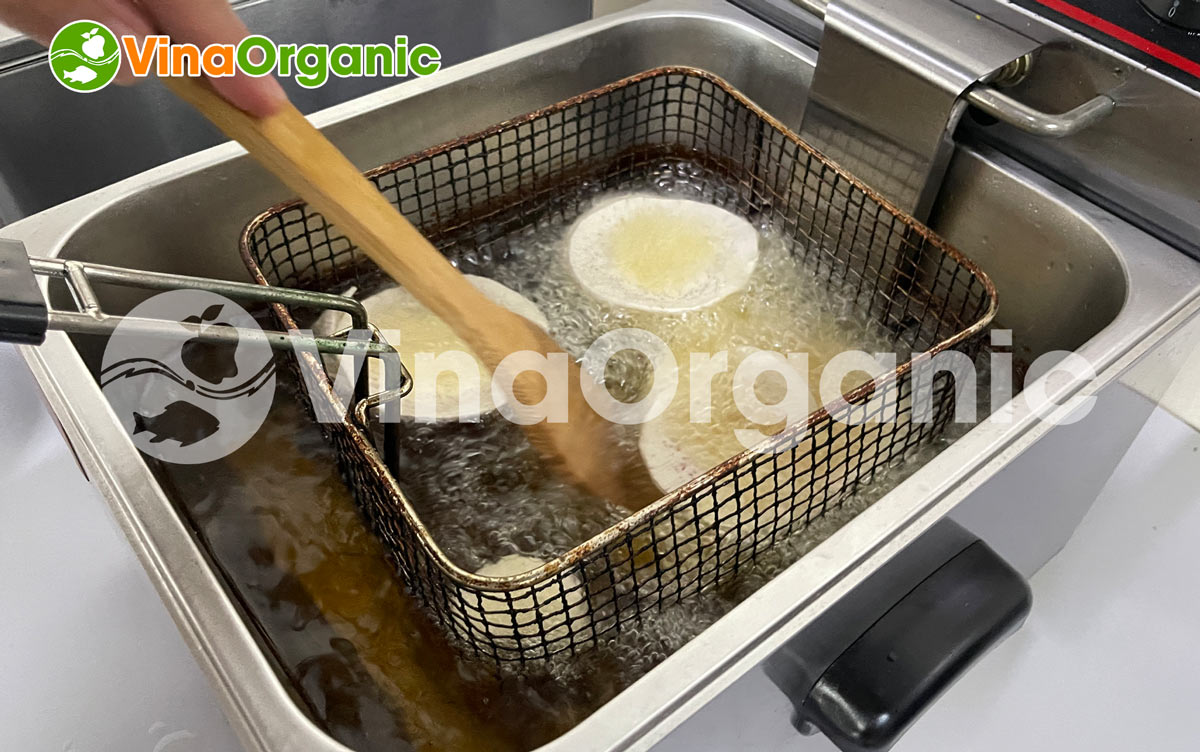 VinaOrganic chuyển giao công nghệ Khoai môn sấy tẩm vị tỏi ớt giòn rụm, không ngấm dầu khi bảo quản dài. Liên hệ Hotline/Zalo: 0938299798 – 0975299798