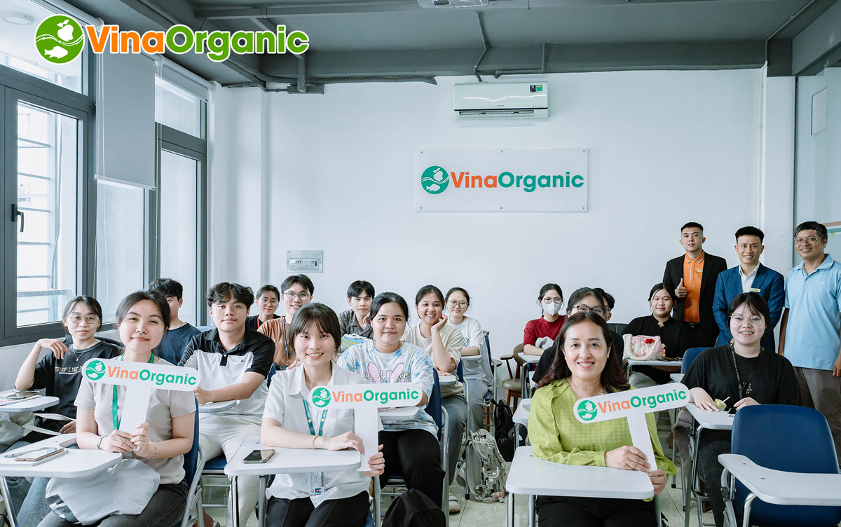 VinaOrganic vinh dự khi được tiếp đón đoàn sinh viên Trường Đại học Công nghiệp TP.HCM đến tham quan và tìm hiểu thực tế tại trụ sở công ty.