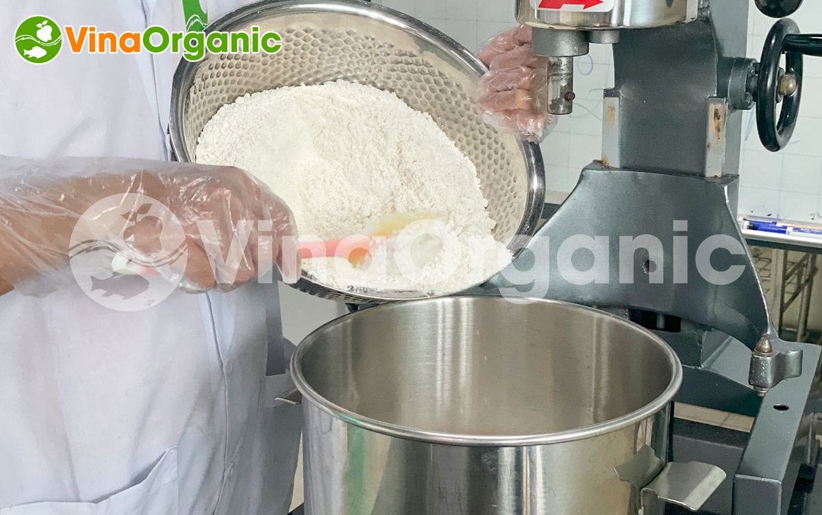 VinaOrganic cung cấp dây chuyền sản xuất bánh trung thu mềm dẻo, vỏ bánh không nứt vỡ, thơm ngon. Liên hệ Hotline: 0975299798 - 0938299798.