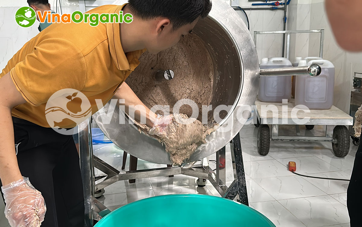 Máy xay giò chả 50kg có công suất mạnh mẽ, năng suất 50kg, tiết kiệm thời gian, dễ vệ sinh. Liên hệ Hotline/Zalo 0975299798 – 0938299798.