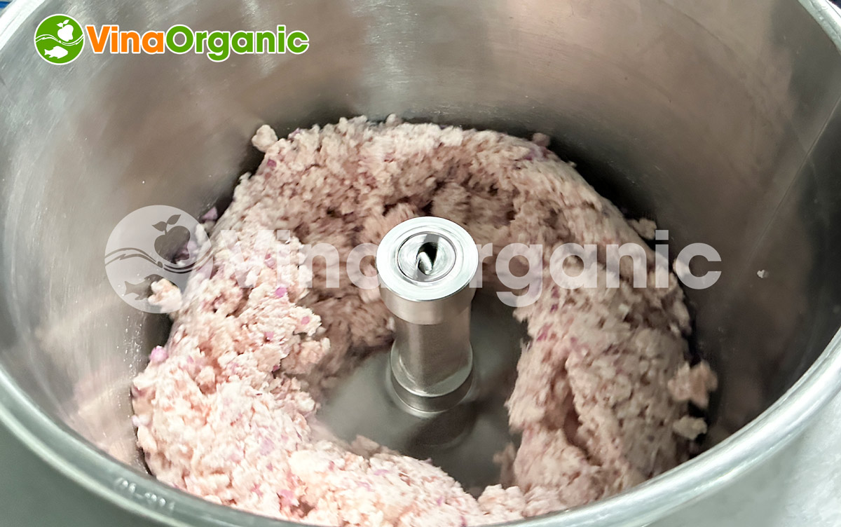 Máy xay giò chả 50kg có công suất mạnh mẽ, năng suất 50kg, tiết kiệm thời gian, dễ vệ sinh. Liên hệ Hotline/Zalo 0975299798 – 0938299798.